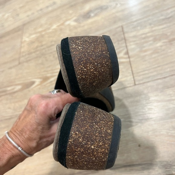 DOCKERS black suede clogs with decorative floral stitching - Picture 11 of 12